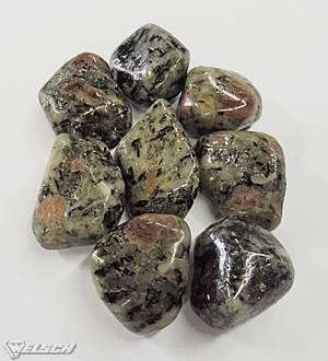 Trommelsteine Granat in Matrix (Quarz)